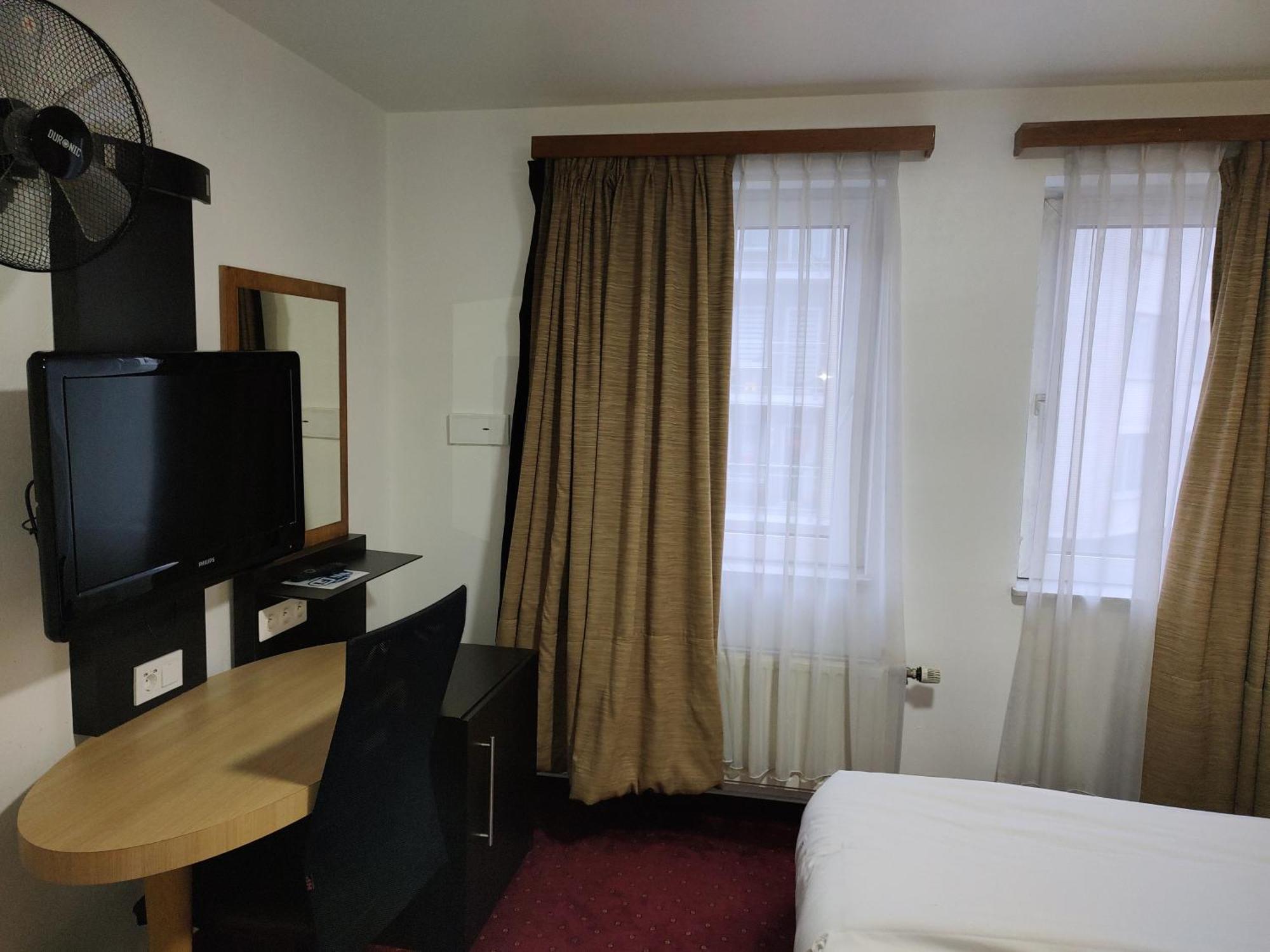 Hotel Evergreen Woluwe-Saint-Lambert Экстерьер фото